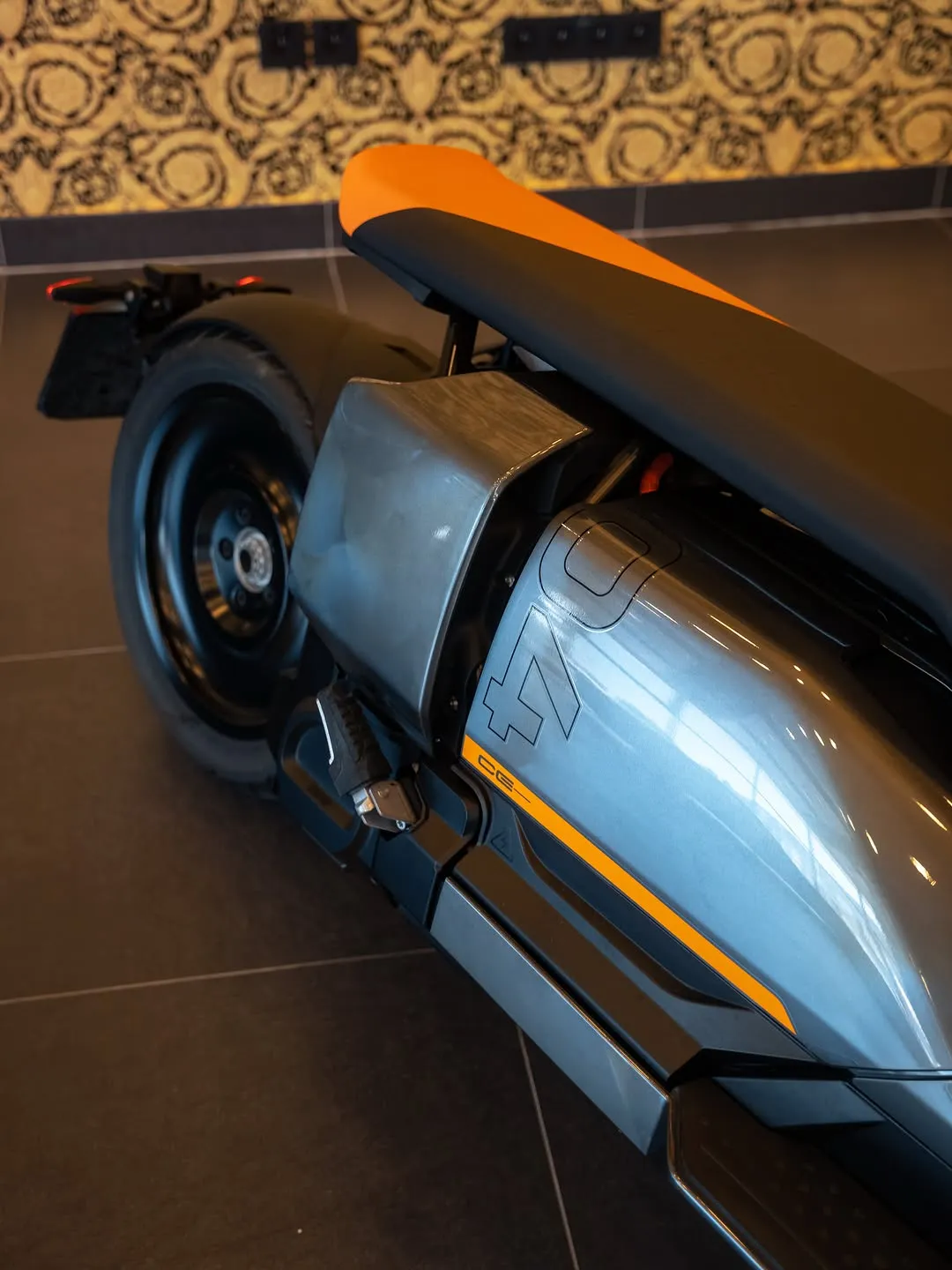 BMW CE 04